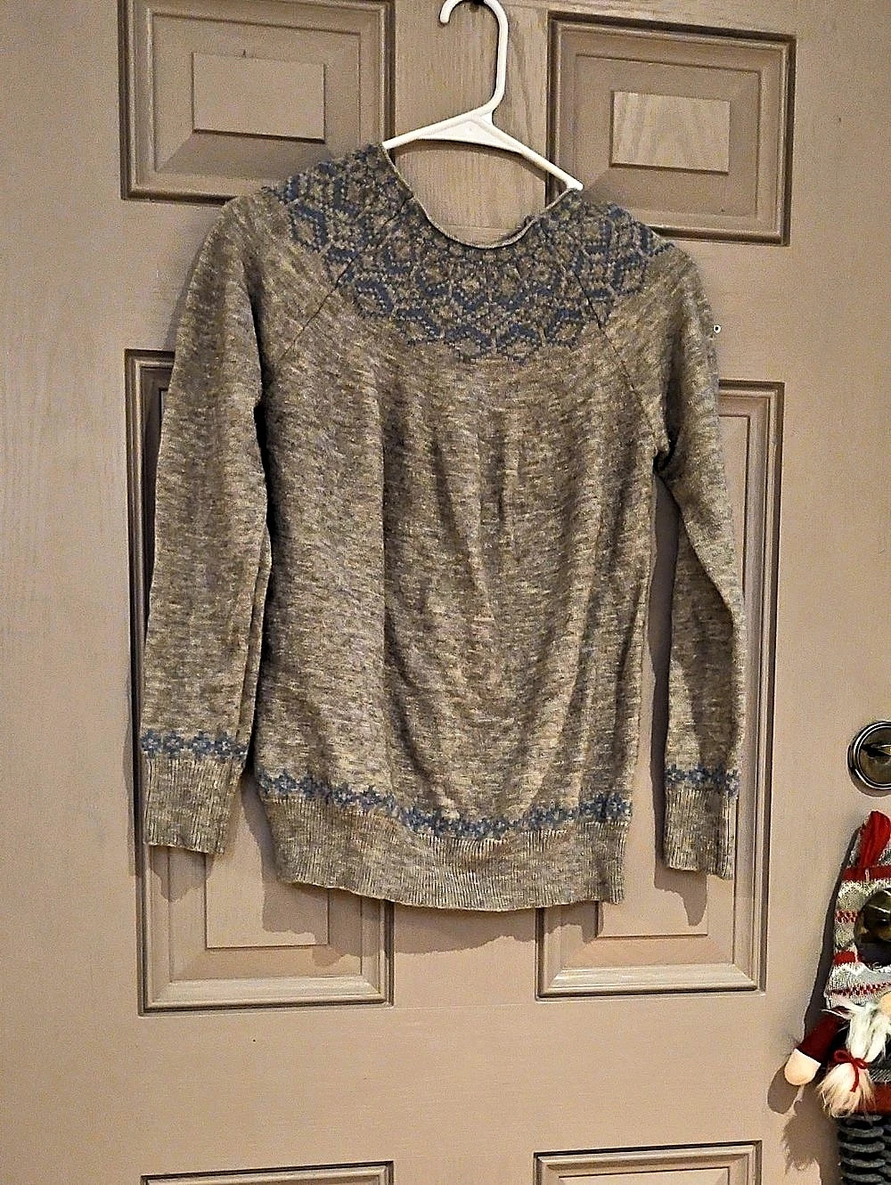 Women's Crew Neck Sweater in Gray & Blue Like New